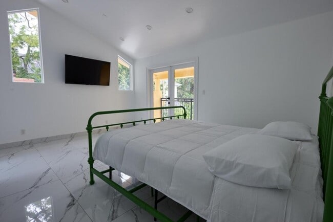 Building Photo - 11571 W Sunset Blvd