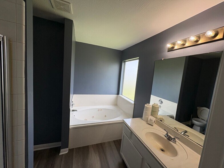 Building Photo - 2403 Orchard Run Way
