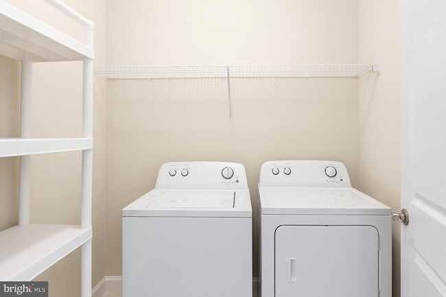 Building Photo - 21234 Park Grove Terrace