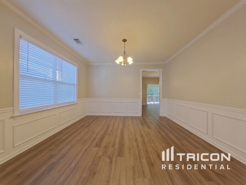 Building Photo - 188 Longwood Crossing