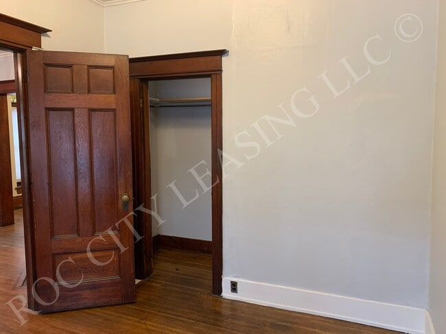 Building Photo - 1079 Monroe Ave