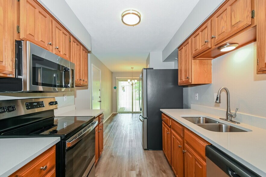 Building Photo - 1301 Southridge Dr