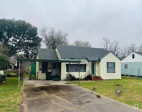 Building Photo - 5267 Sunset Ave