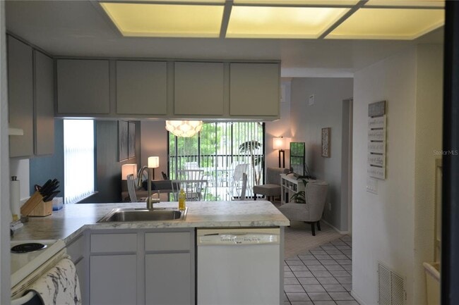 Building Photo - 284 Woodlake Wynde