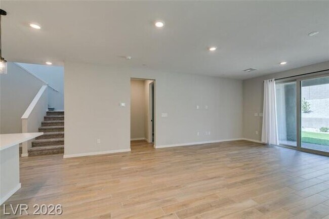 Building Photo - BEAUTIFUL 4 BEDROOM PROPERTY IN GATED COMMUNITY!