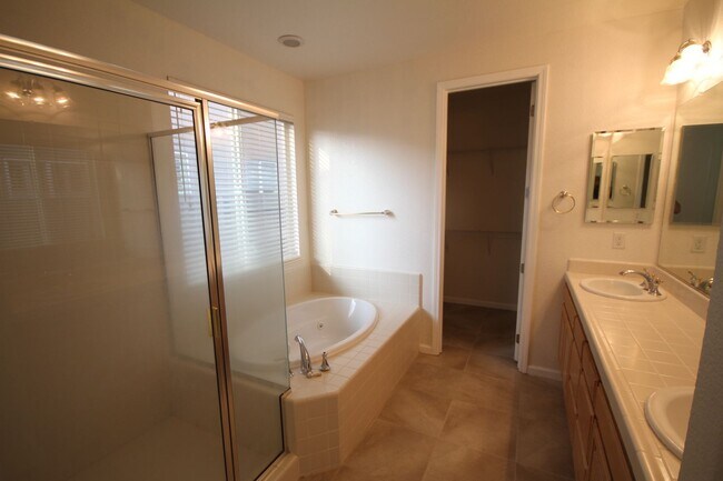 Building Photo - 3 Bed| 2.5 Bath | 2448 SF | 2 Separate Garages | Two Story Home | Tenant pays $190 for WS&G.