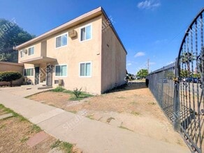 Building Photo - Upstairs 2 Bedroom 1 Bath with Massive Walk In Closet, Covered Gated Parking