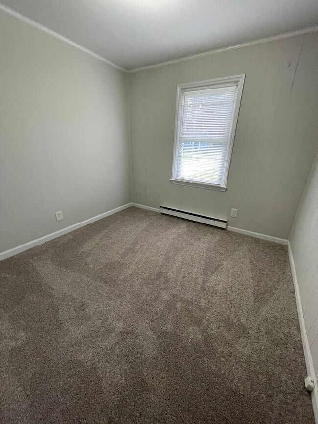 Building Photo - Updated 3 Bedroom- Convenient to Restaurants, Cone Hospital & Wendover Ave