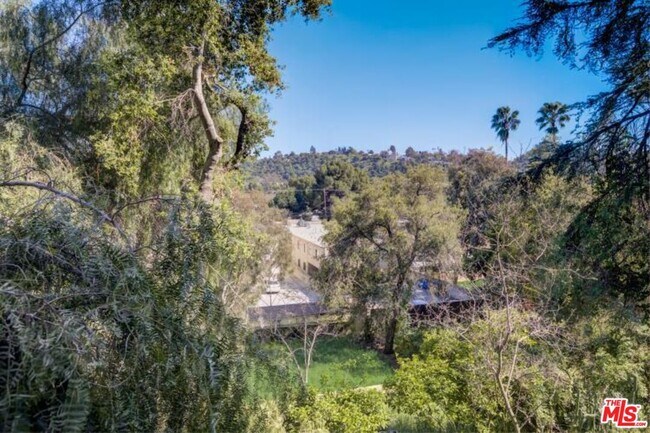 Building Photo - 400 N Avenue 66