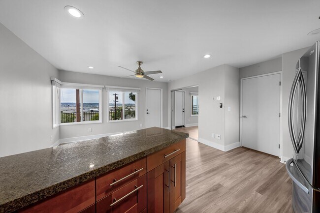 Building Photo - Spacious Studio aand 1-bedroom Apartments in Mission Hills – Prime Location!