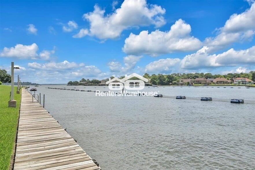 Building Photo - 182 April Point Dr N