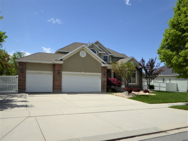 Building Photo - 388 Draper Downs Dr