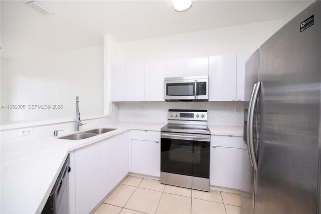 Building Photo - 2532 SE 15th Ct