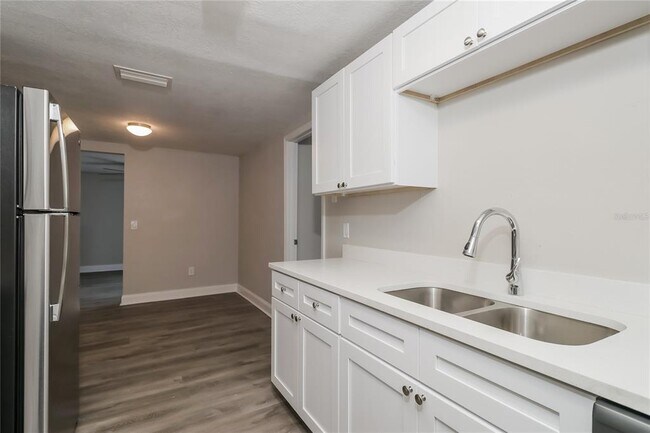 Building Photo - 5720 Chipper Dr