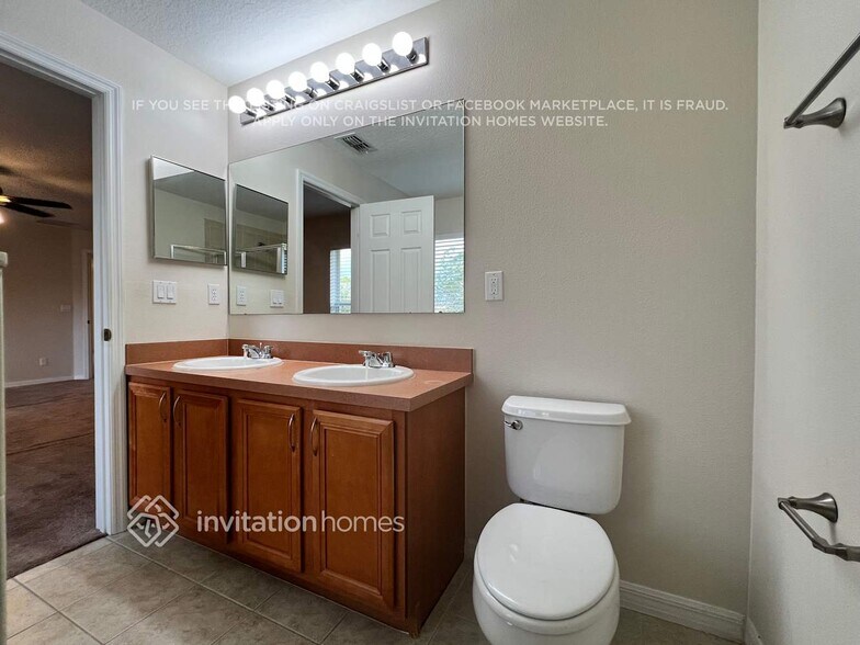 Building Photo - 391 SW Millard Dr