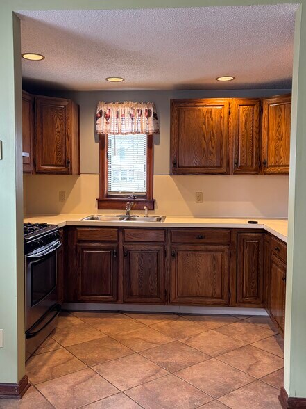 Building Photo - 33 Brooklawn St