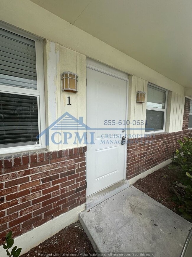 Interior Photo - 1431 N Federal Hwy