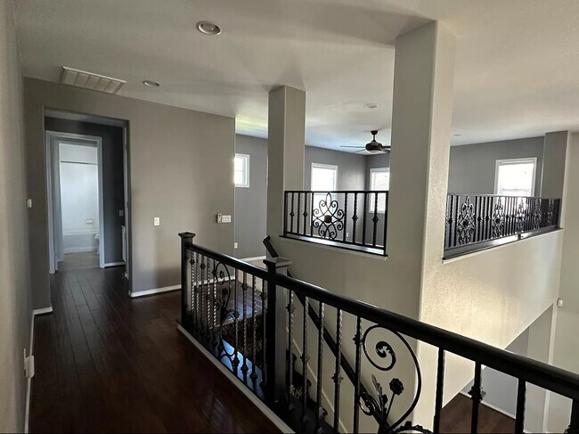 Building Photo - 26526 Craftsmen Ct