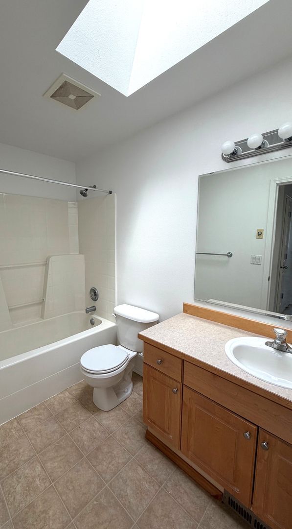 Building Photo - Large 4 bedroom 2.5 bathroom in Arlington