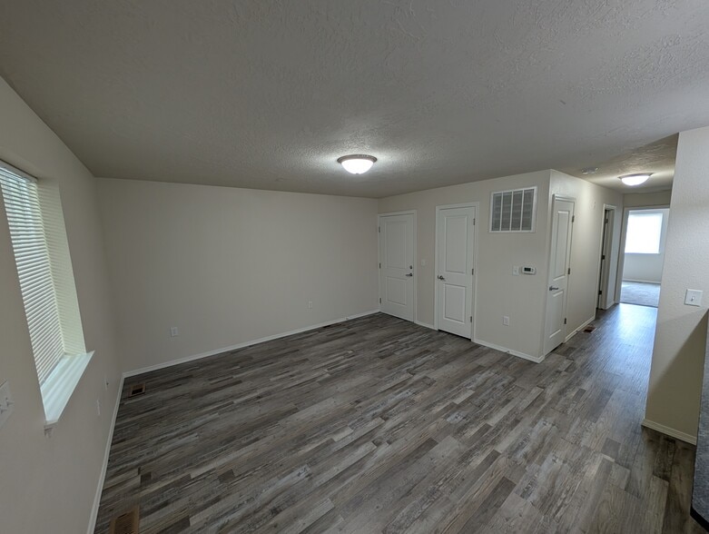 Building Photo - 1360 S Edgewater Cir