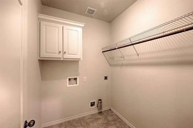 Building Photo - 12460 Lyra Dr