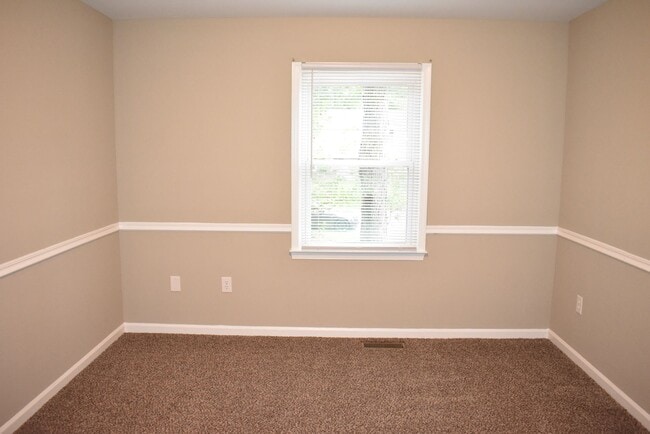 Building Photo - Great Split Foyer In Fredericksburg!