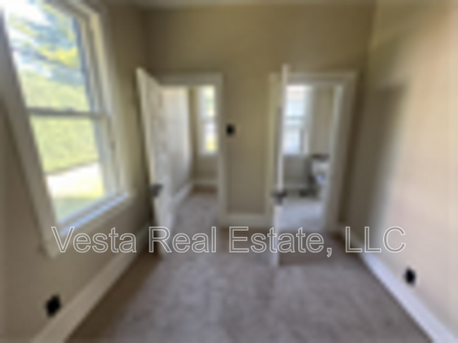 Building Photo - 502 E Locust St