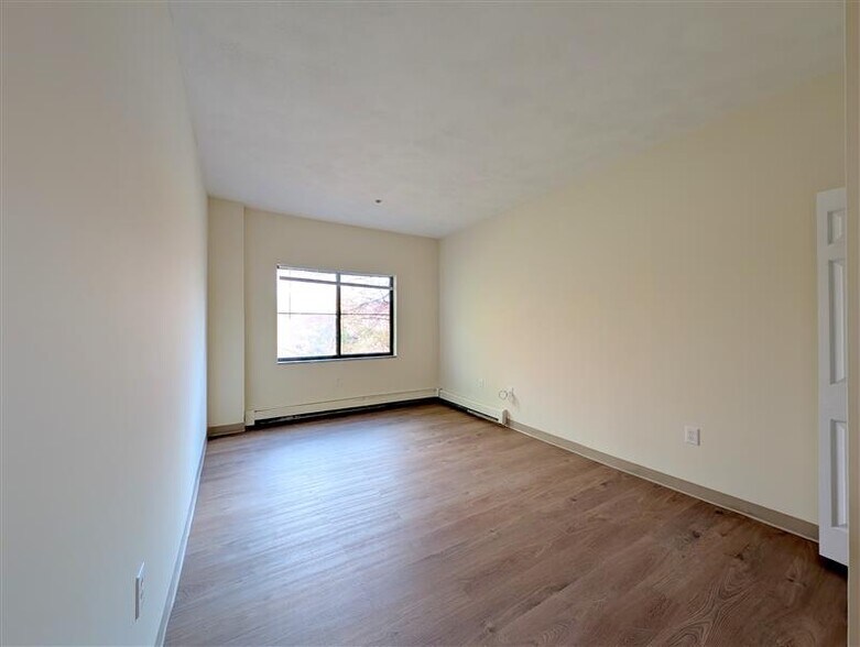 Building Photo - 373 Highland Ave