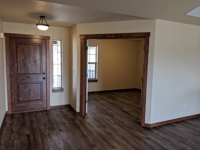 Building Photo - 4 Bed 2 Bath Rancher in Post Falls
