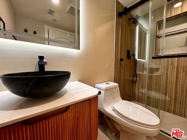 Building Photo - 1146 Hacienda Pl