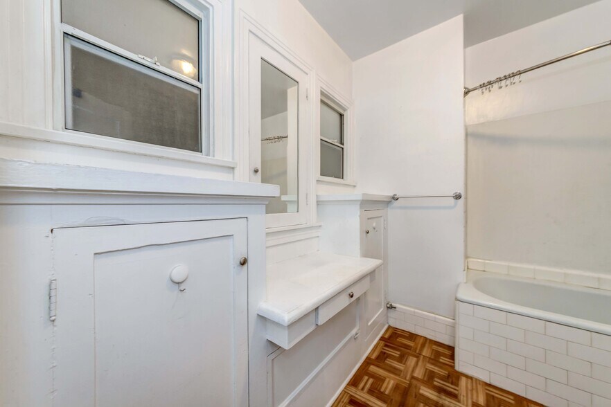 Building Photo - 1308 S Van Ness Ave