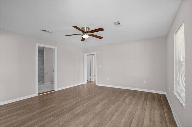 Building Photo - 10118 Norvic St