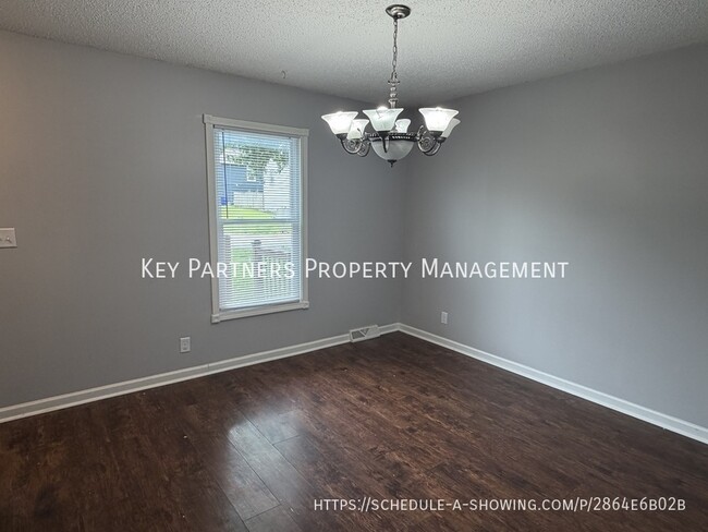 Building Photo - 138 E Nelson Cir