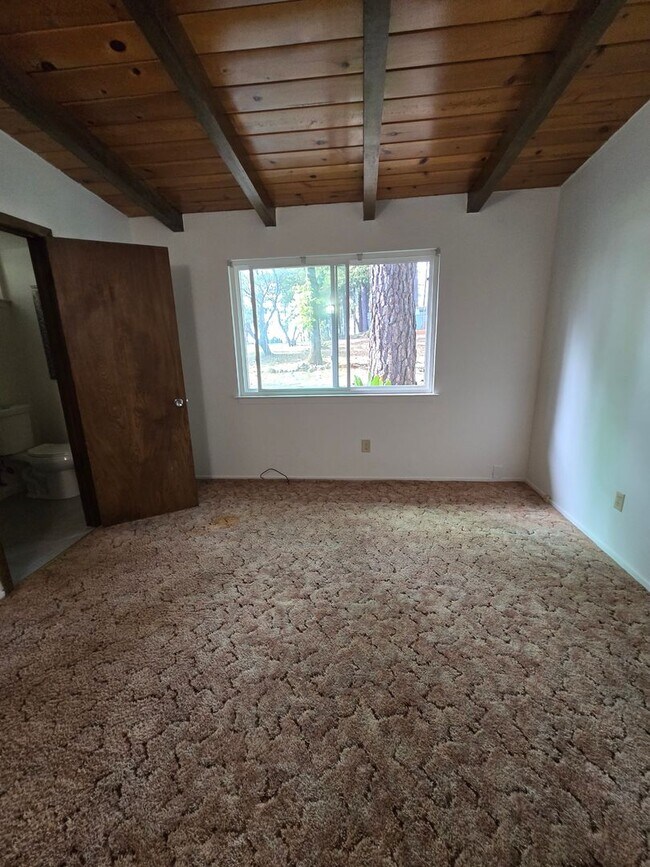 Building Photo - Spacious 4-Bedroom Home on Desirable Hillcrest Blvd in Colfax