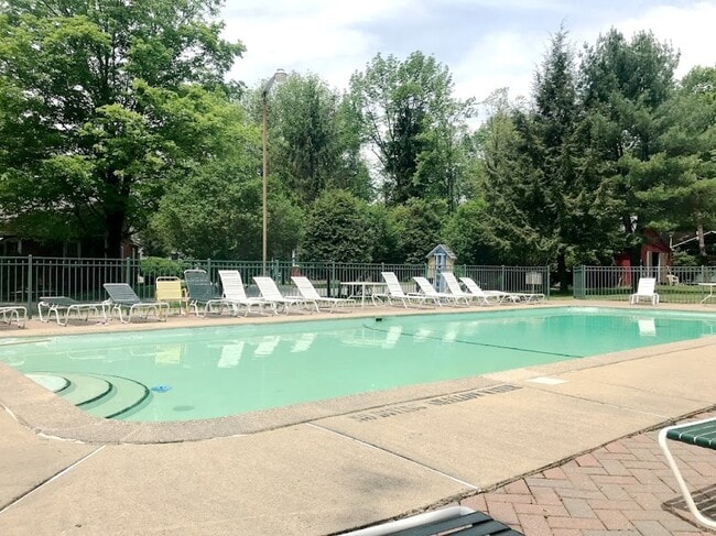 Building Photo - Chestnut Grove Village 11