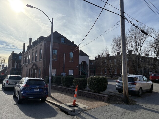 Building Photo - Nebraska Ave. - 3349 Nebraska