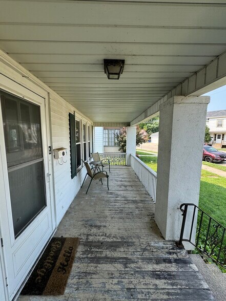 Building Photo - 703 Chicago St