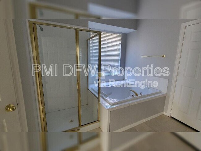 Building Photo - 2400 Spillway Cir