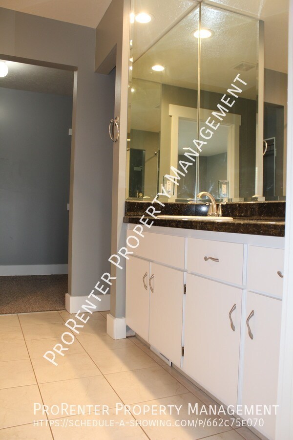 Building Photo - 8130 Deer Run Way