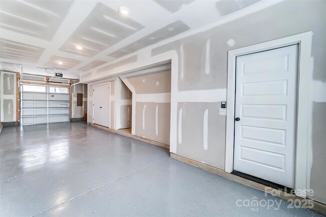 Building Photo - 525 W Tremont Ave