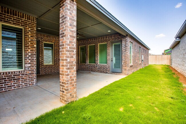 Building Photo - 13801 Raleigh Ave