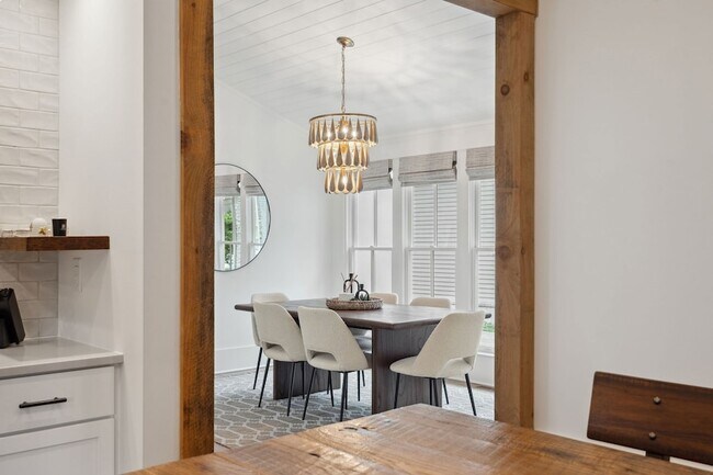 Building Photo - 1226 Adams St