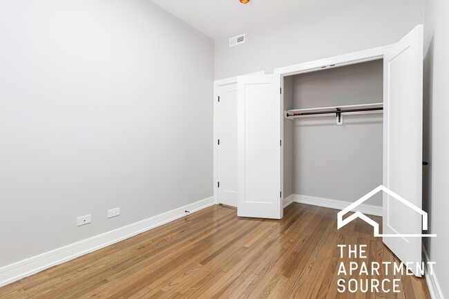 Building Photo - 3842 N Wilton Ave