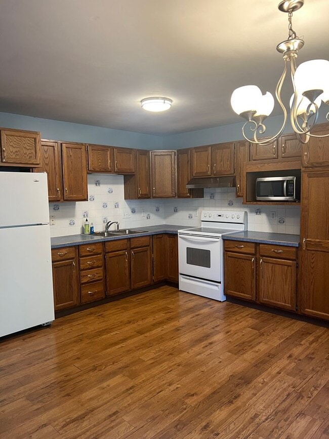 Building Photo - Lovely 2 Bedroom Southside Holland