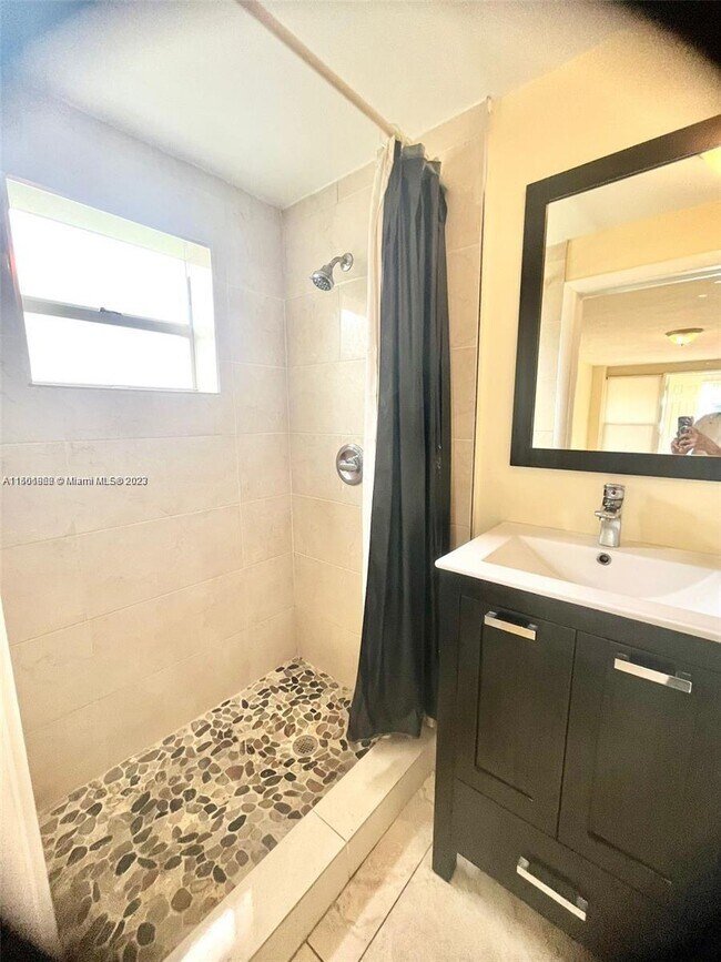 Building Photo - 1840 NE 182nd St