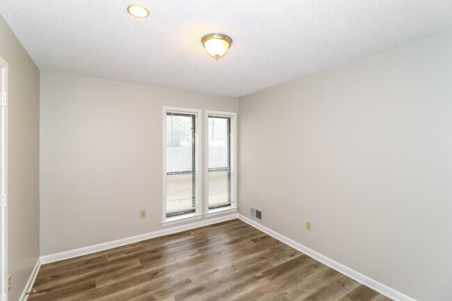 Building Photo - 1350 Brookside Dr