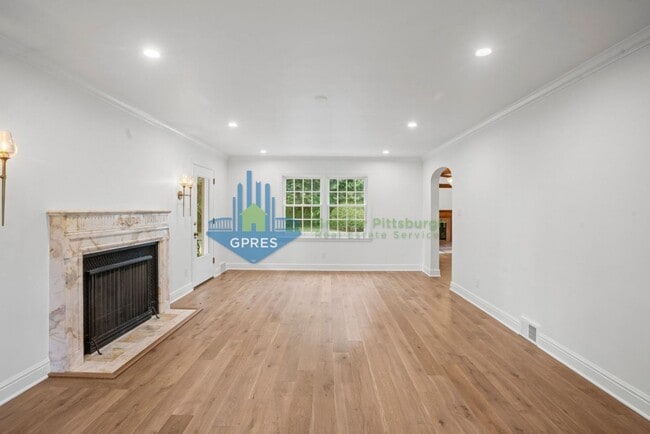 Building Photo - Elegant Fox Chapel 4-Bedroom, 3.5-Bath Home