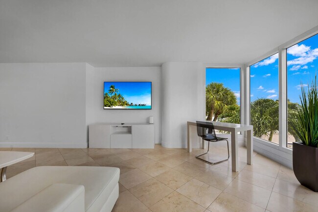 Building Photo - 1717 N Bayshore Dr