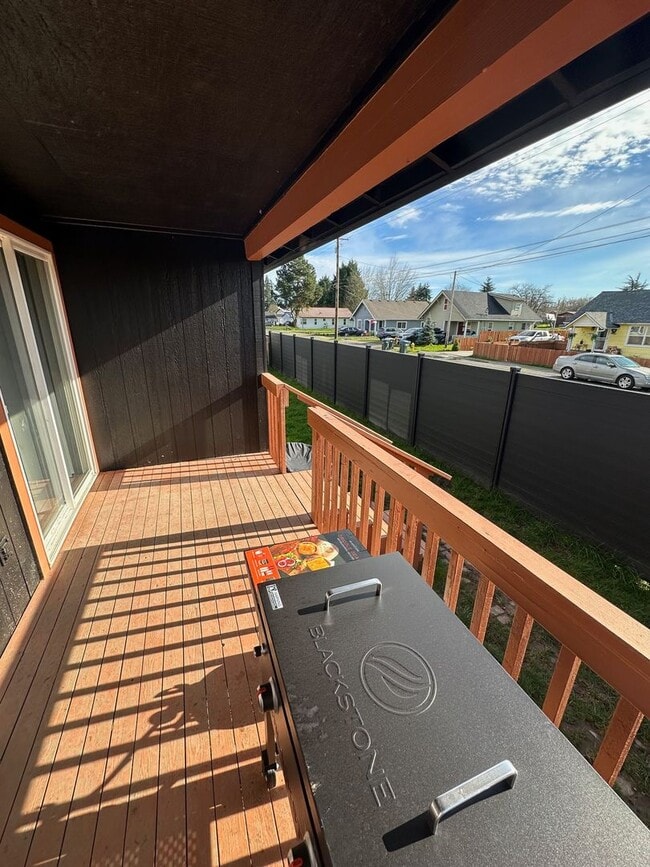 Building Photo - 3 Bedroom 2 Bath in Chehalis