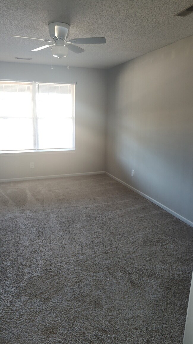 Building Photo - 2601 Riverridge Ct